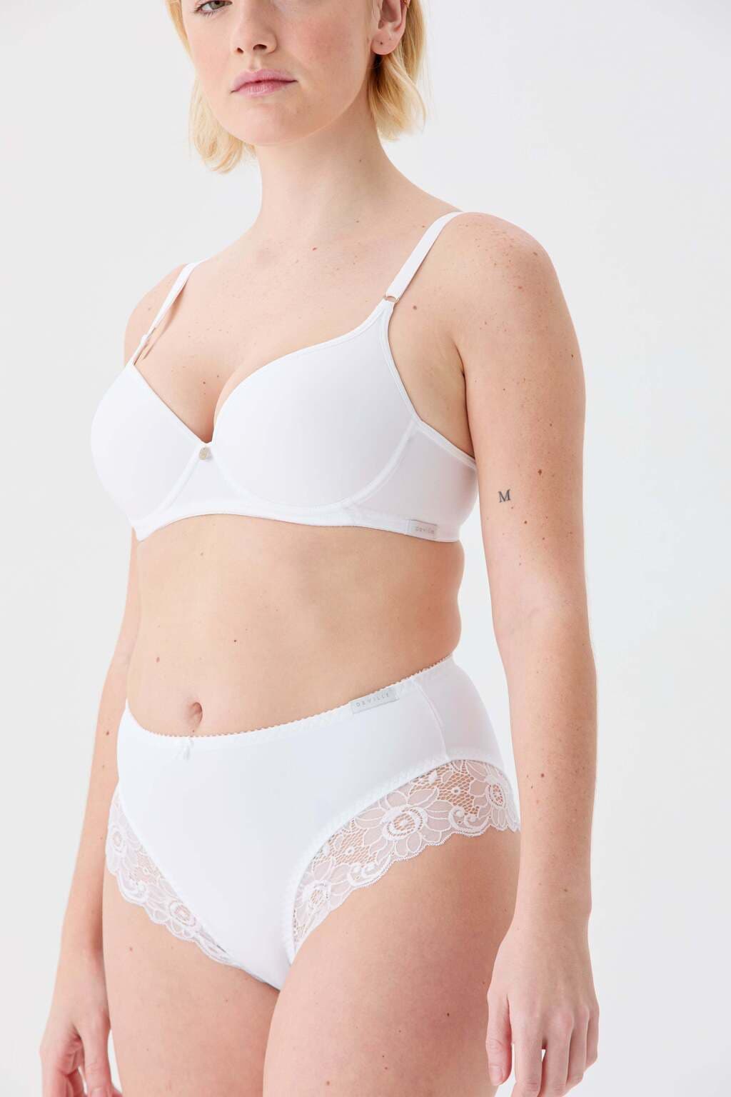 Art 862 - BOMBACHA CLASICA DE TRICOT Y PUNTILLA