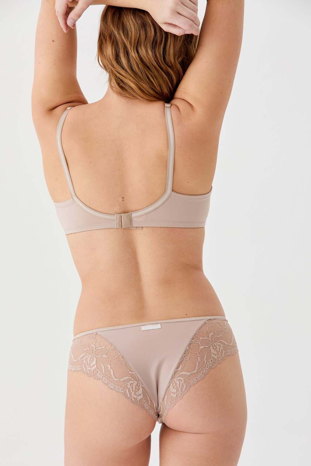 BIKINI DE TRICOT Y PUNTILLA